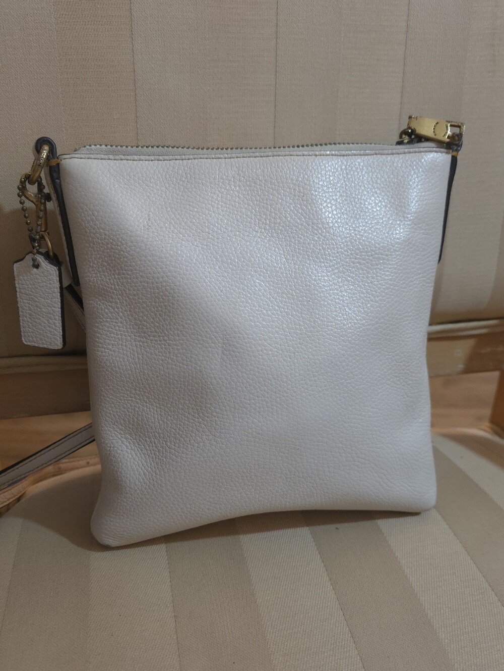 RARE COACH DISNEY X C8573 LEATHER CROSSBODY - Picture 9 of 9